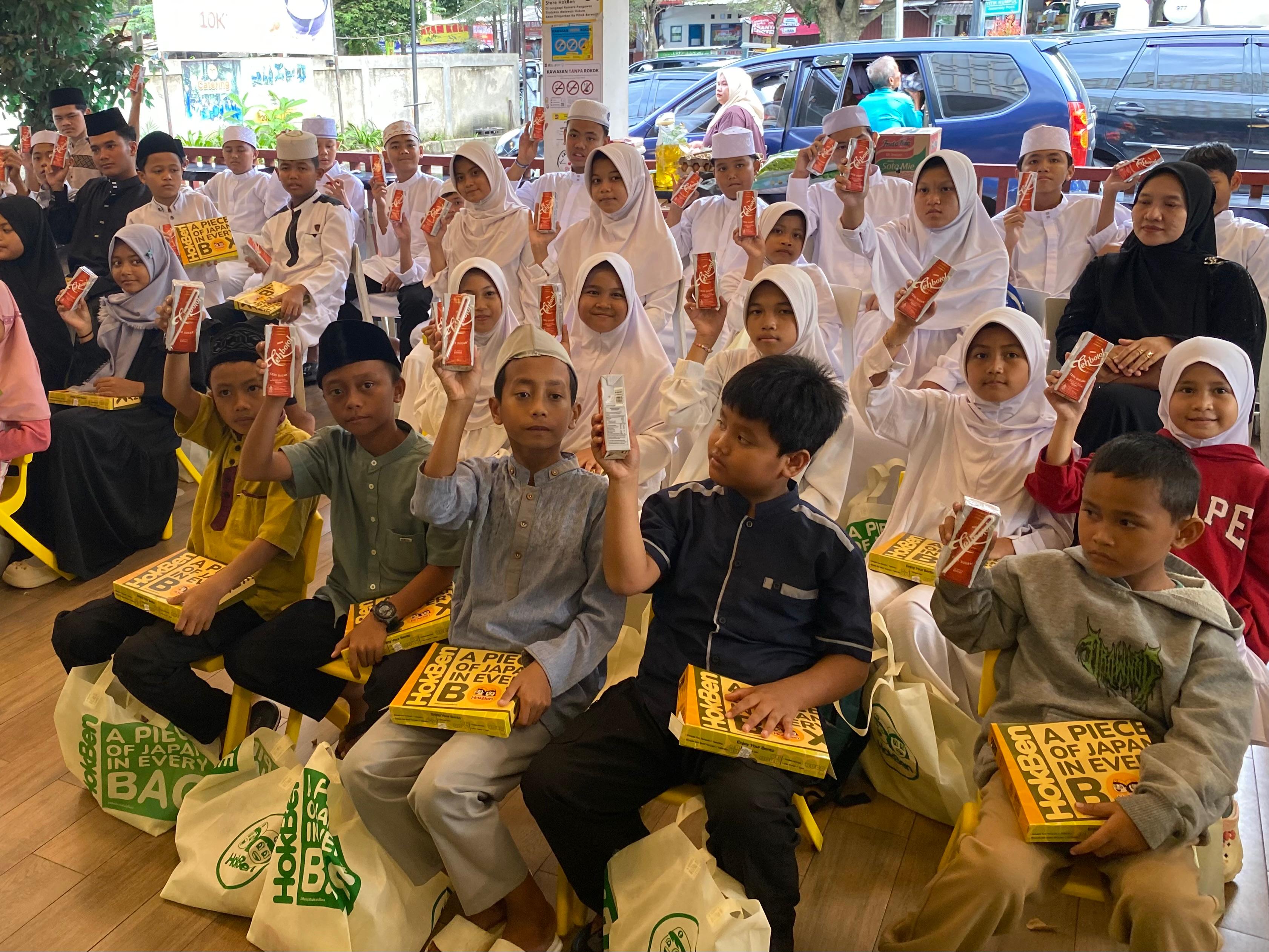 HokBen Rayakan HUT ke-41 dengan Berbagi Bersama Anak Yatim di Bogor